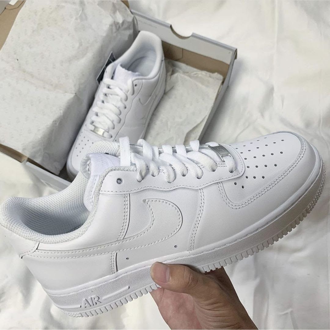 NIKE AIR FORCE 1 TRIPLE WHITE NIKE AIR FORCE 1 TRIPLE WHITE
