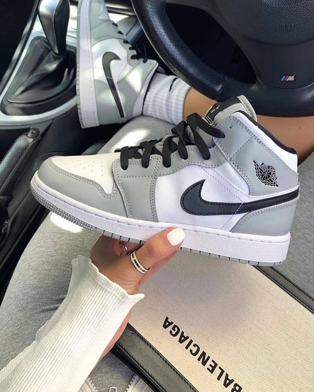 AIR JORDAN 1 MID LIGHT SMOKE GREY AIR JORDAN 1 MID LIGHT SMOKE GREY