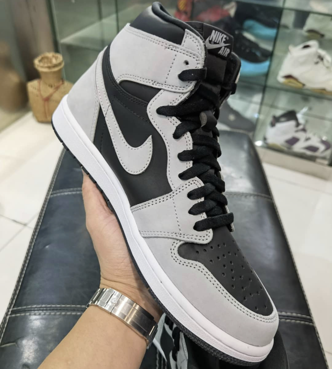 Air-Jordan-1-High-OG-Shadow-2.0.-6